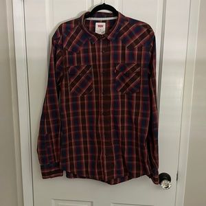 Men’s Levi’s plaid shirt